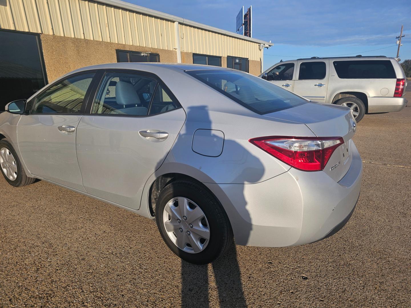 2014 SILVER Toyota Corolla L 4-Speed AT (2T1BURHE9EC) with an 1.8L L4 DOHC 16V engine, 4-Speed Automatic transmission, located at 533 S Seven Points BLVD, Seven Points, TX, 75143, (430) 255-4030, 32.313999, -96.209351 - Photo#3